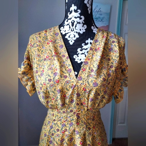 Max Studio Floral dress in yellow, black and White. Size M - Picture 2 of 14